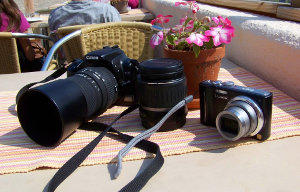 dSLR and travel zoom compact